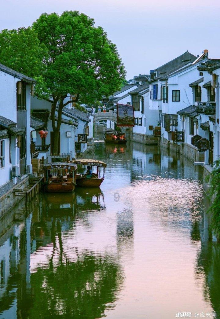 经纬恒润跌2.29% 2022年上市募资36亿元
